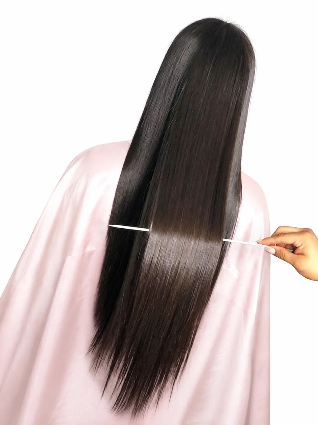 Depois: cabelo alinhado e com brilho espelhado após a progressiva